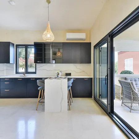 Villa Beachfront Mediterranea *