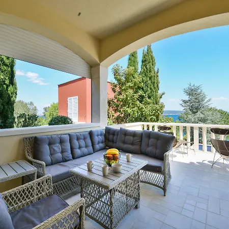 Beachfront Mediterranea Villa Kukljica