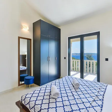 Beachfront Mediterranea Villa Kukljica