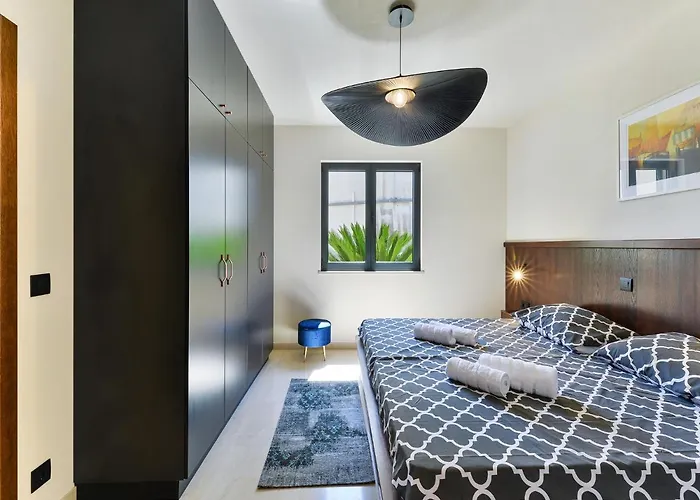 Beachfront Mediterranea Villa Kukljica